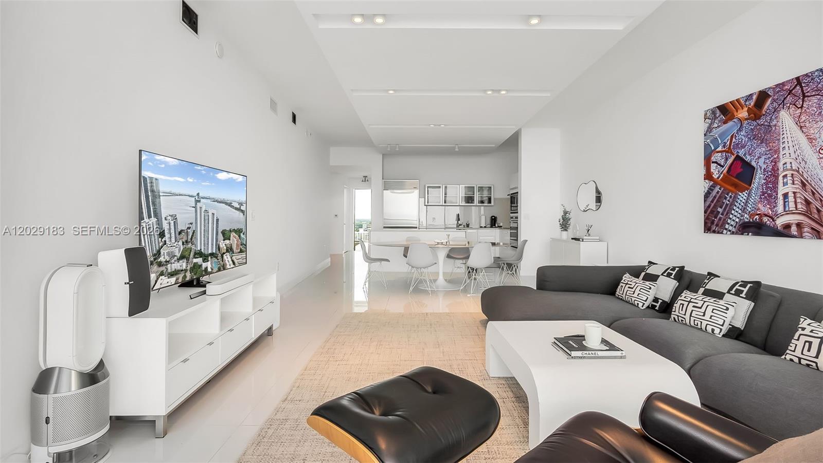 PARAMOUNT BAY CONDO - Residential Lease