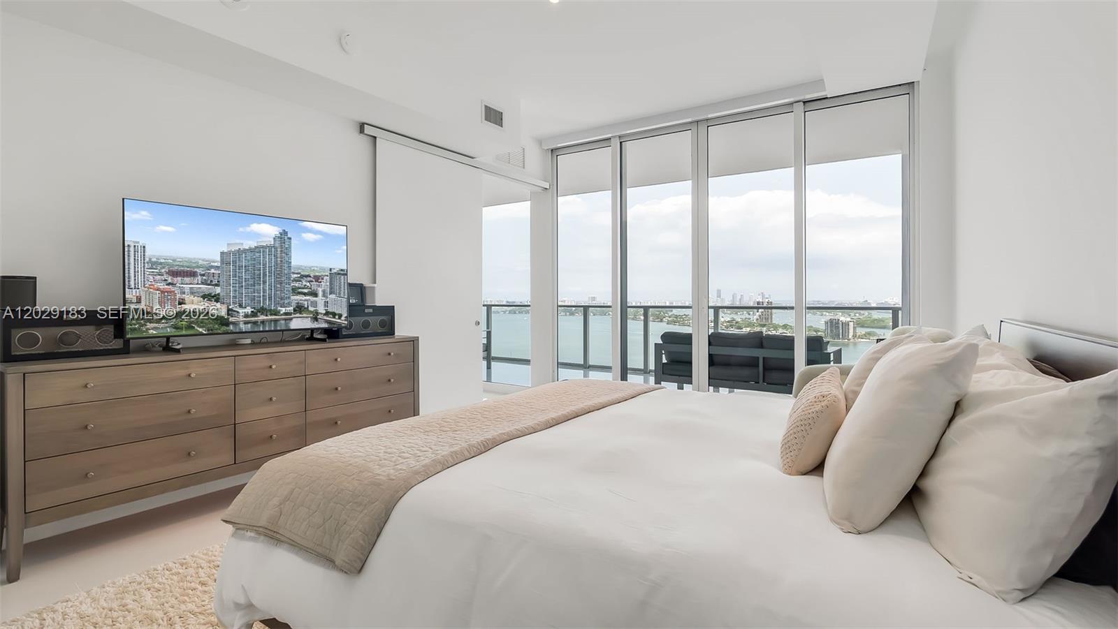 PARAMOUNT BAY CONDO - Residential Lease