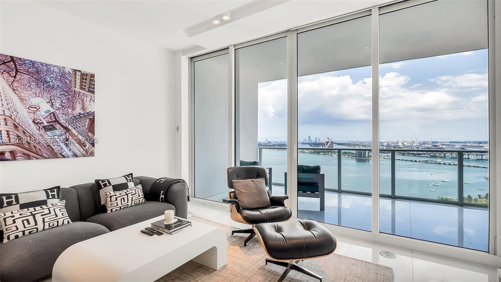 PARAMOUNT BAY CONDO - Residential Lease