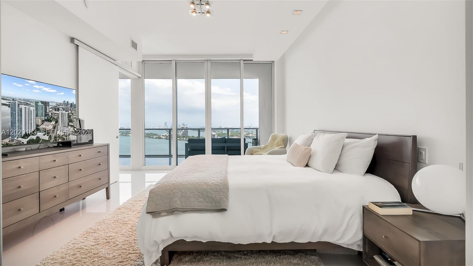 PARAMOUNT BAY CONDO - Residential Lease