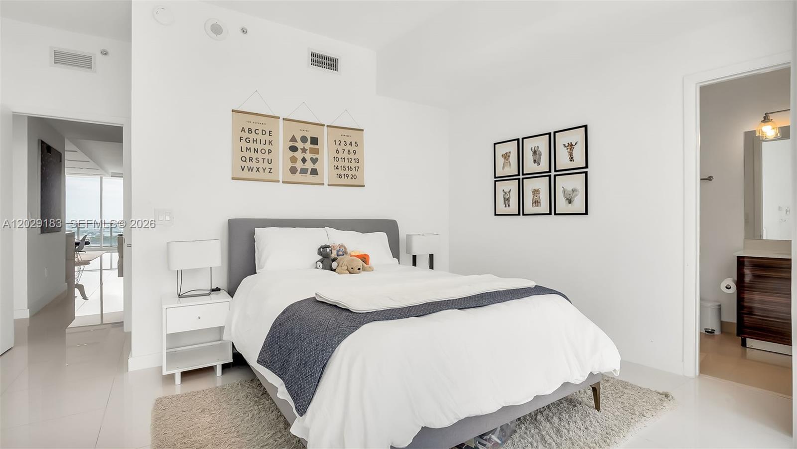 PARAMOUNT BAY CONDO - Residential Lease