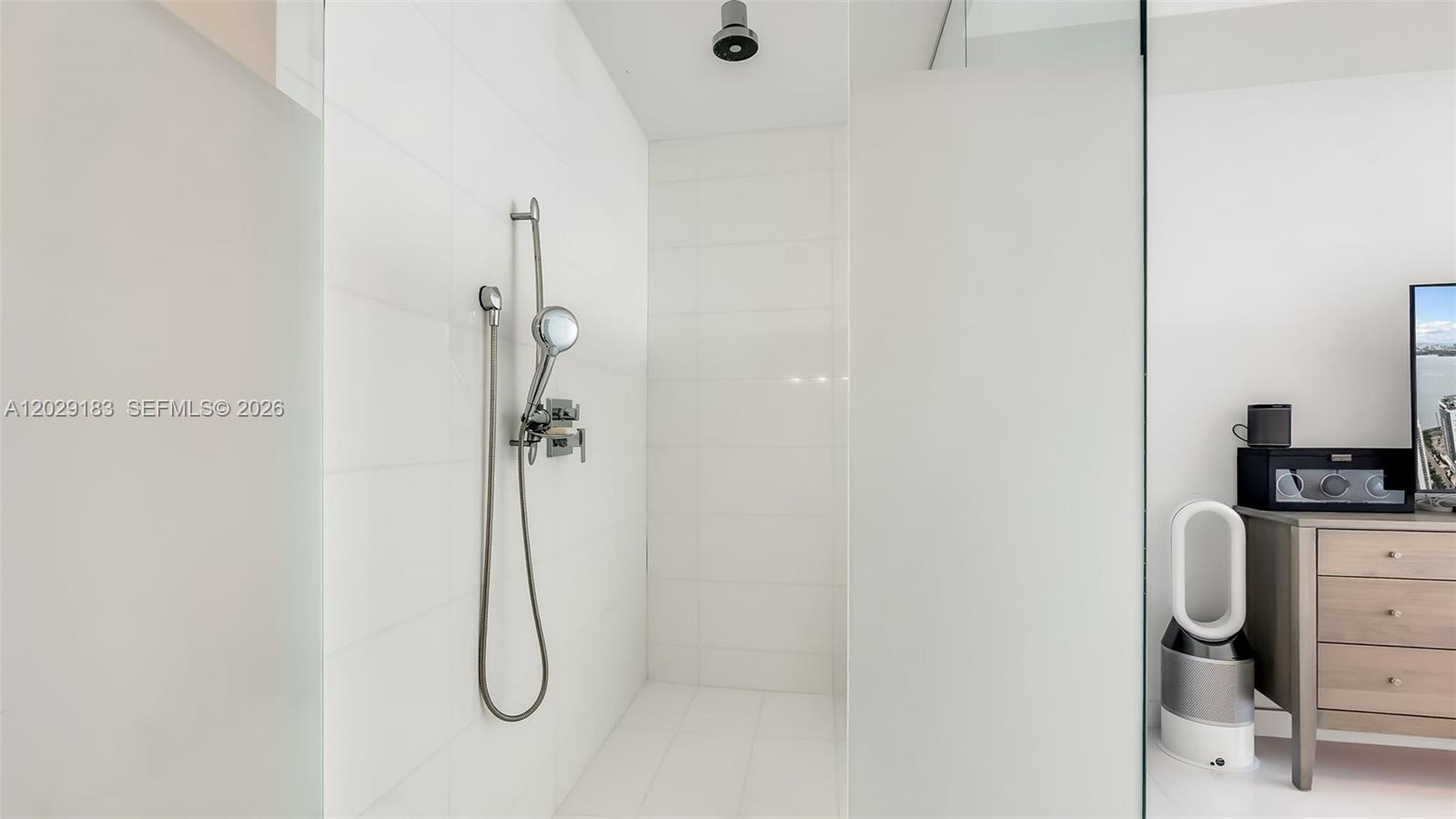 PARAMOUNT BAY CONDO - Residential Lease