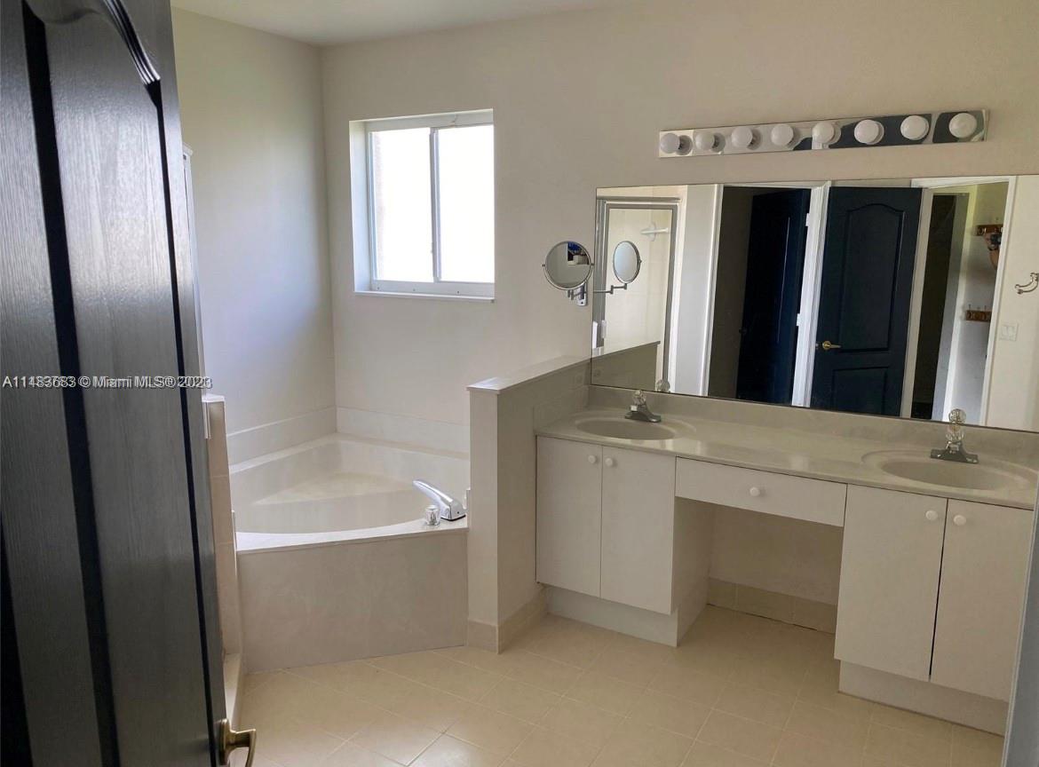 POD 10 AT MONARCH LAKES - Residential Lease