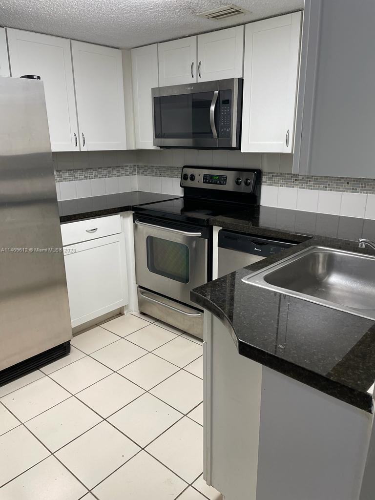 Point Lake Condo I - Residential Lease