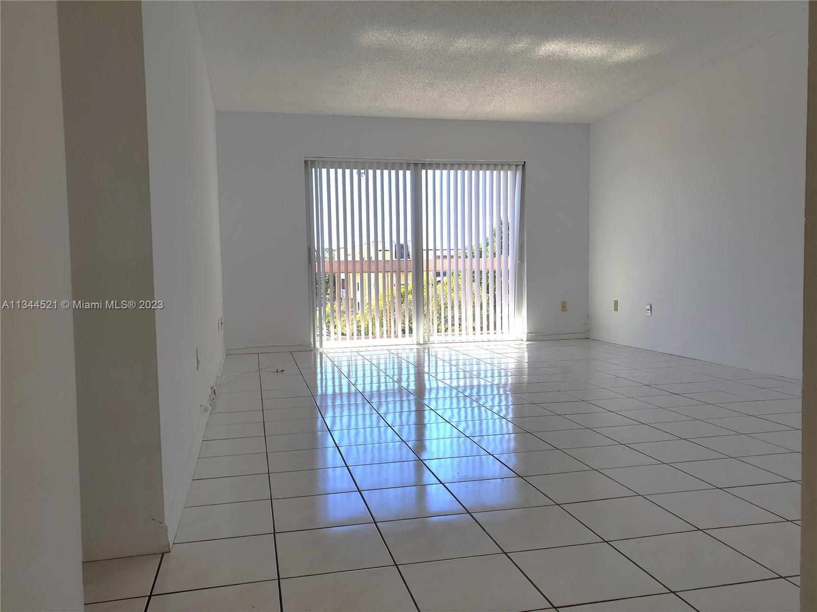 VILLAGE OF KINGS CREEK CO - Residential Lease