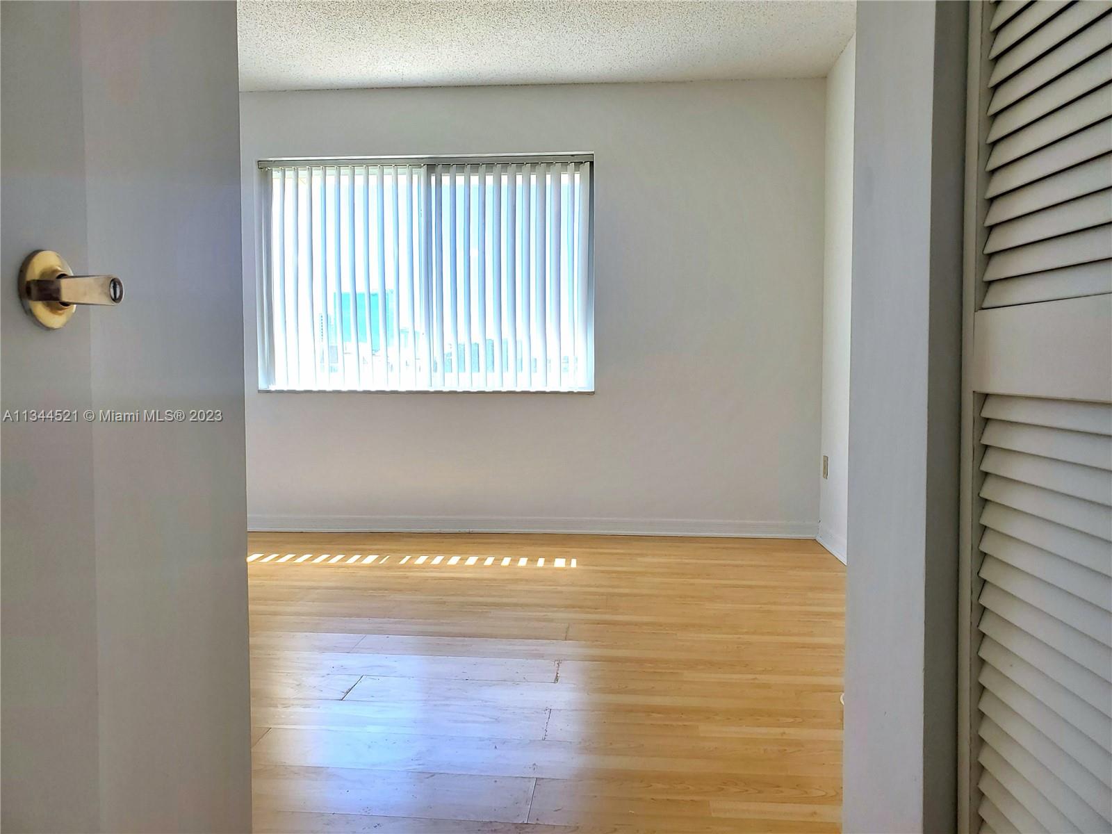 VILLAGE OF KINGS CREEK CO - Residential Lease