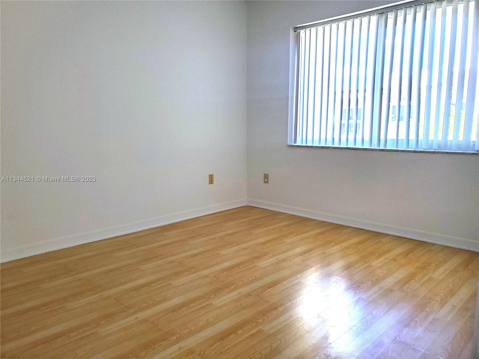 VILLAGE OF KINGS CREEK CO - Residential Lease