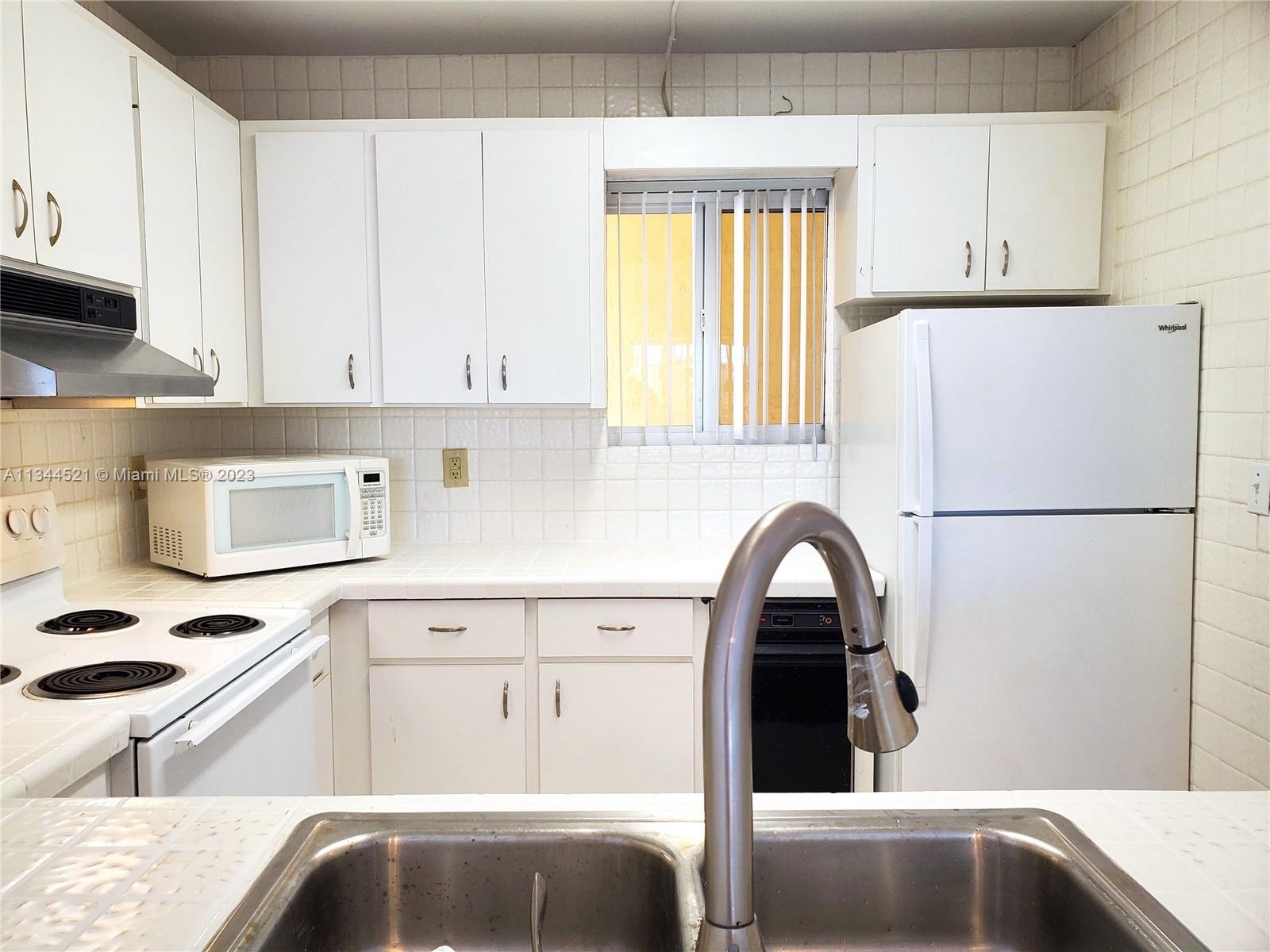 VILLAGE OF KINGS CREEK CO - Residential Lease