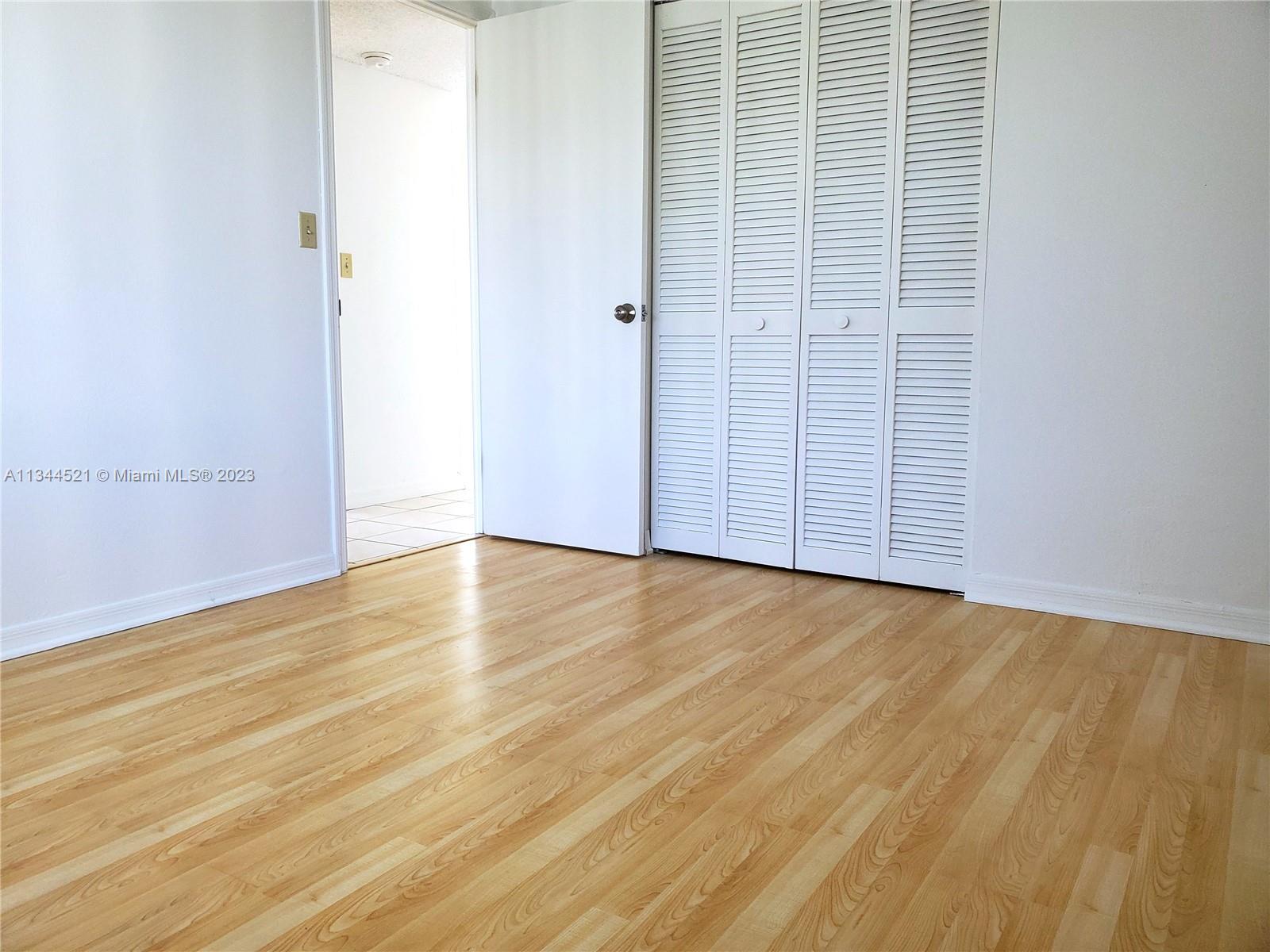 VILLAGE OF KINGS CREEK CO - Residential Lease