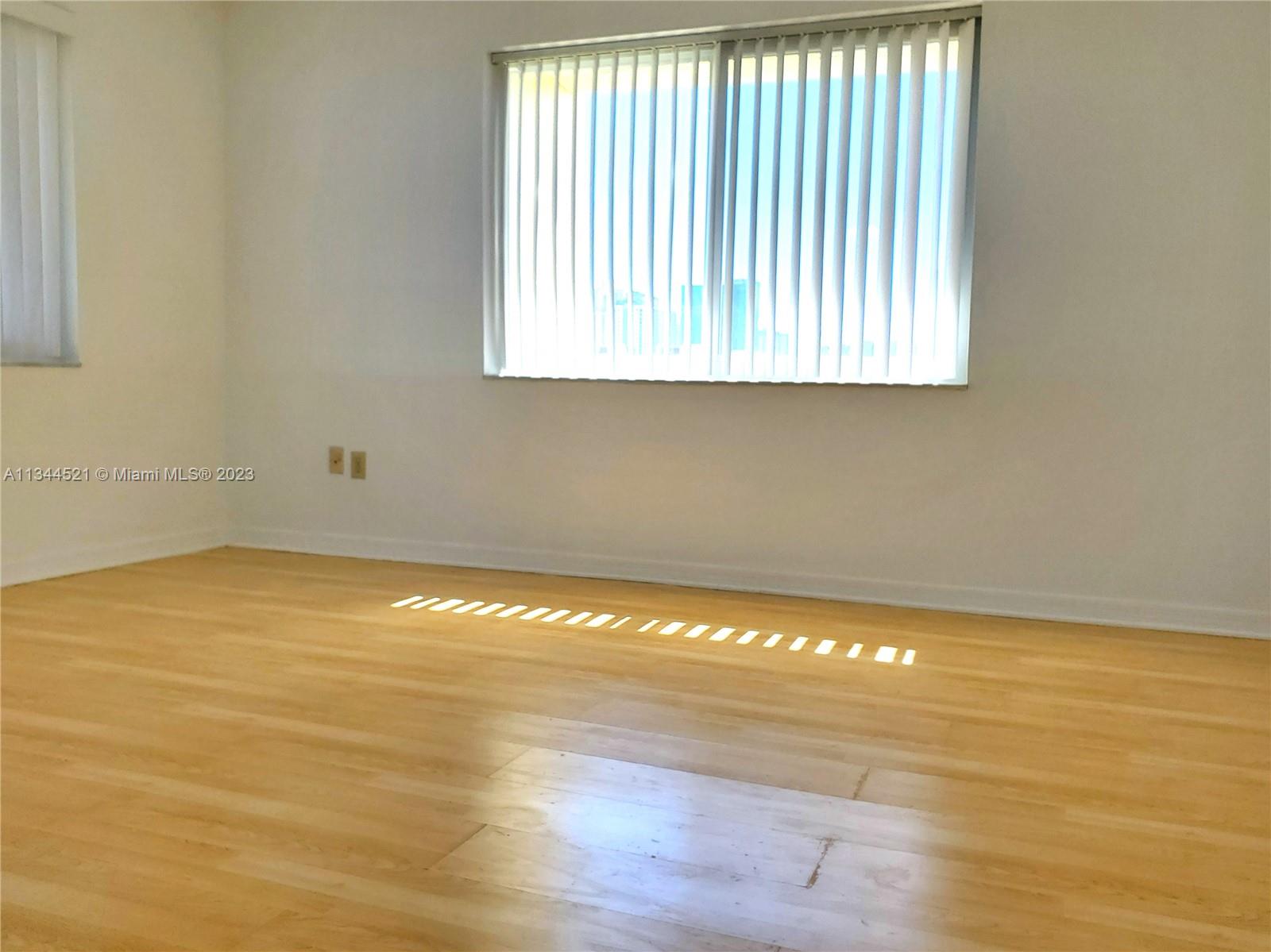 VILLAGE OF KINGS CREEK CO - Residential Lease
