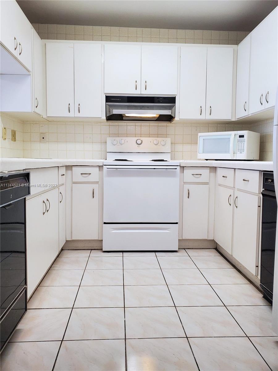 VILLAGE OF KINGS CREEK CO - Residential Lease