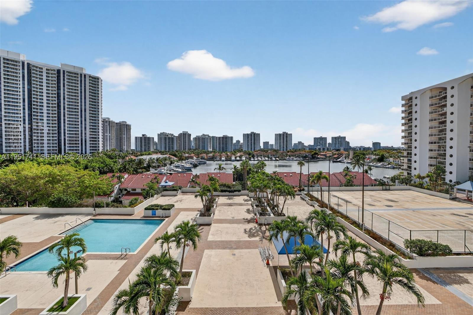 HARBORSIDE AT THE WATERWA - Residential