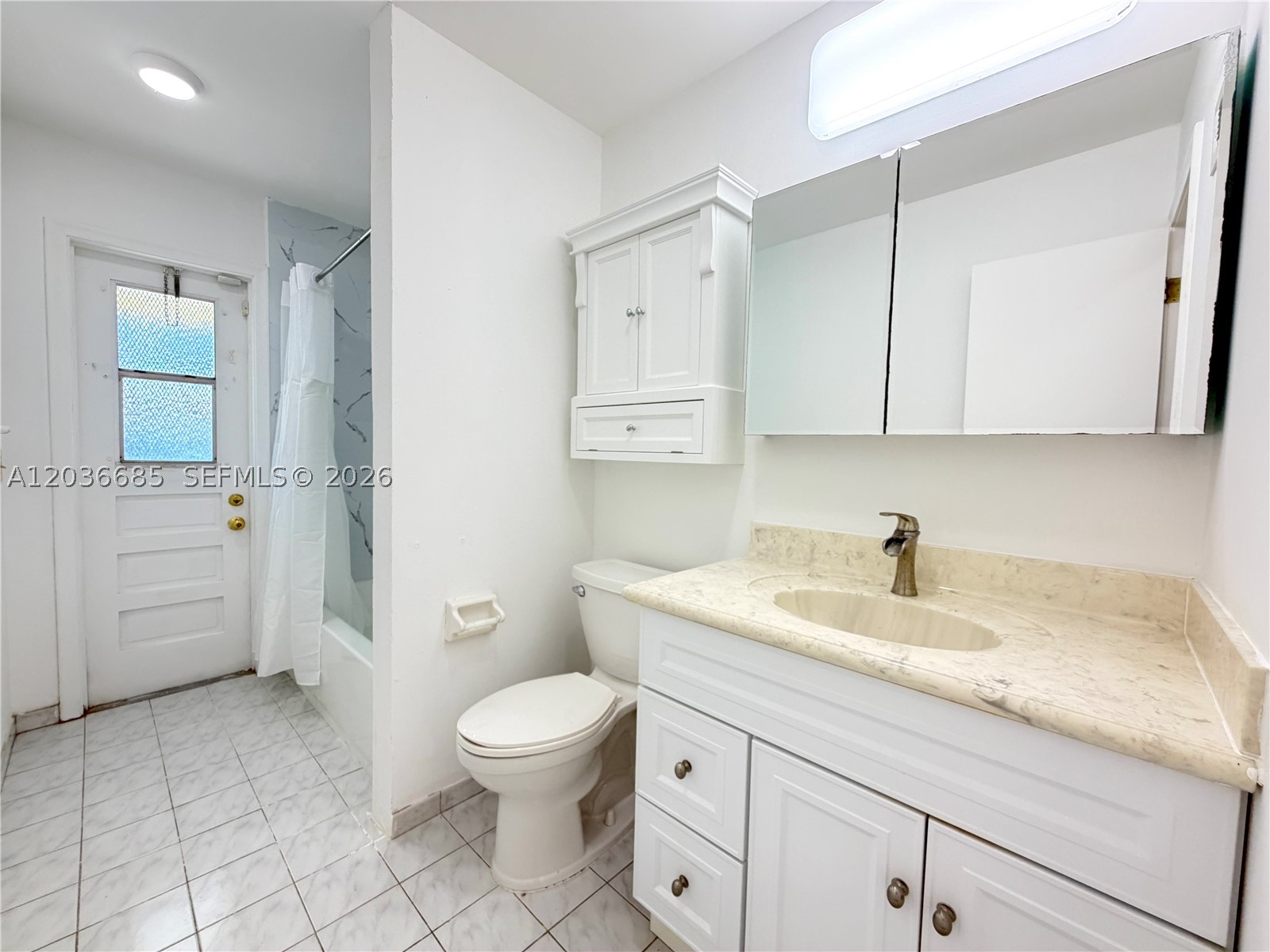 SUNRISE GOLF VILLAGE SEC - Residential Lease