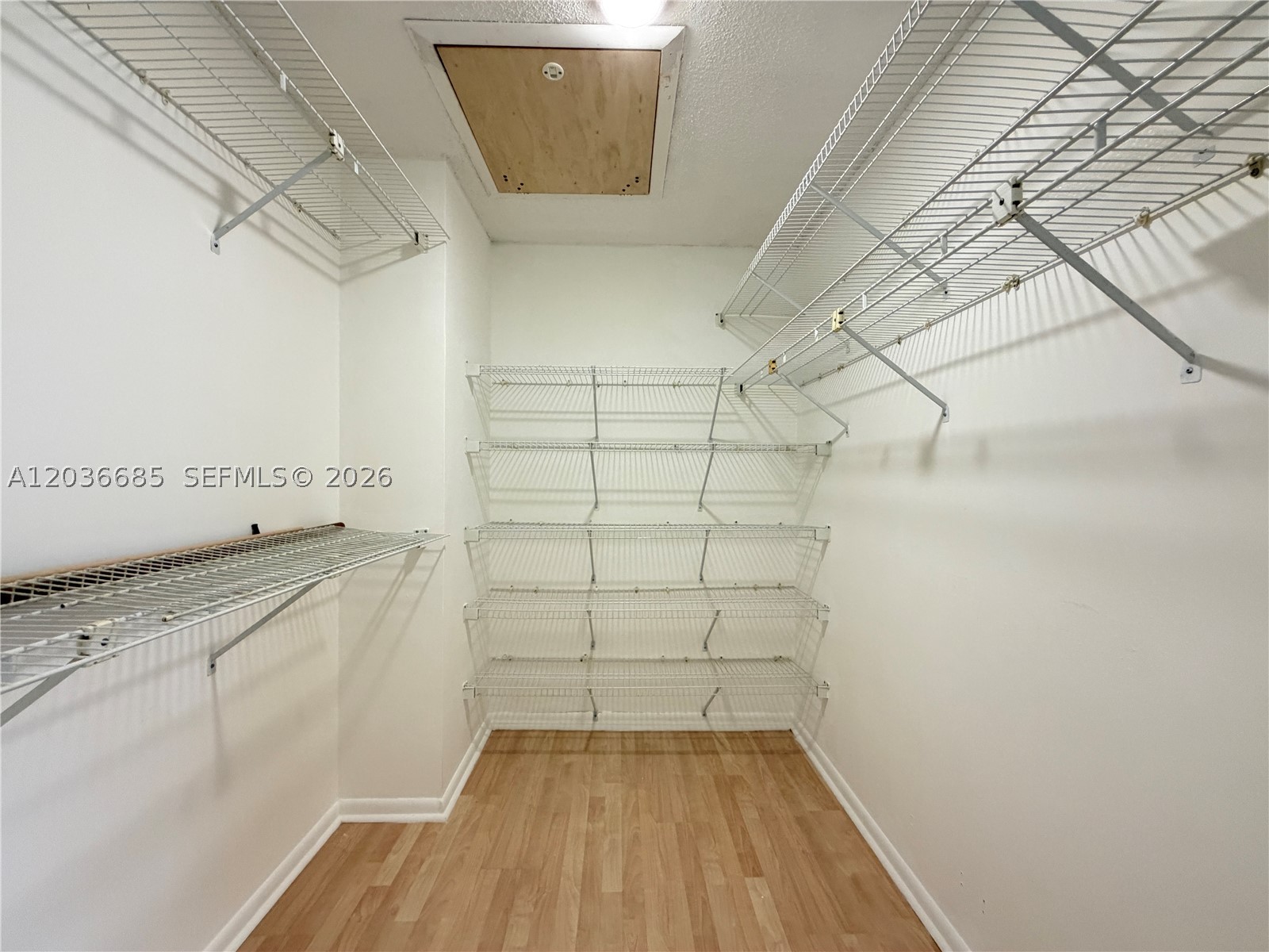 SUNRISE GOLF VILLAGE SEC - Residential Lease