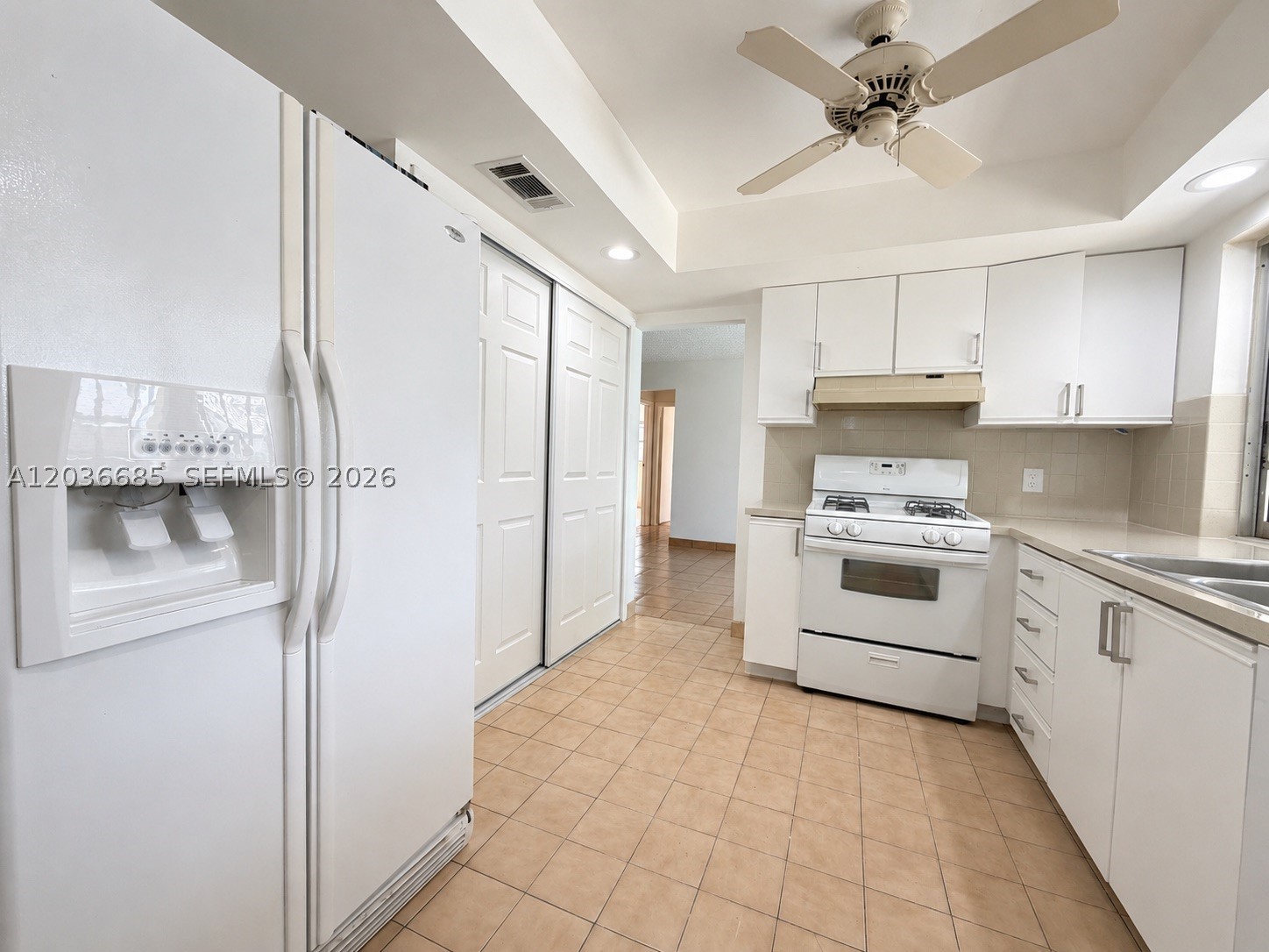 SUNRISE GOLF VILLAGE SEC - Residential Lease