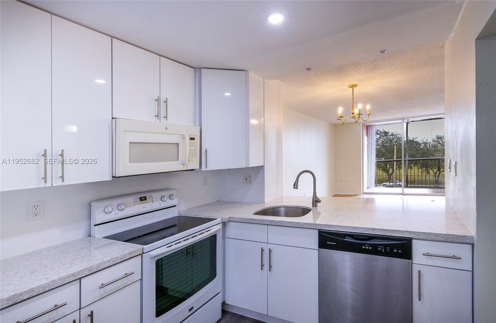 A great investment opportunity is here. Turnkey 2/2 condo ready to be lived or rented immediately. Top floor unit with plenty of space. Enjoy its proximity to great schools, highway access, restaurants, and more. Located a couple of blocks away from the new South Land Mall development which is poised to completely re-energize the entire neighborhood. Please don't miss out!