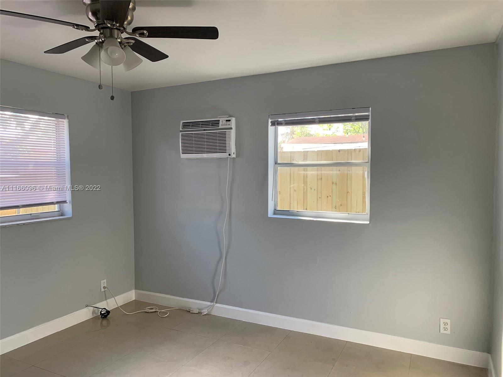 HOLLYWOOD PARK - Residential Lease