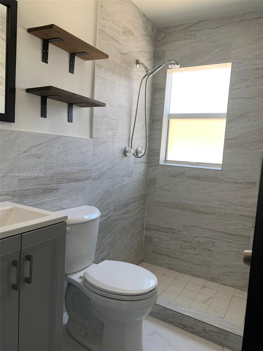 HOLLYWOOD PARK - Residential Lease