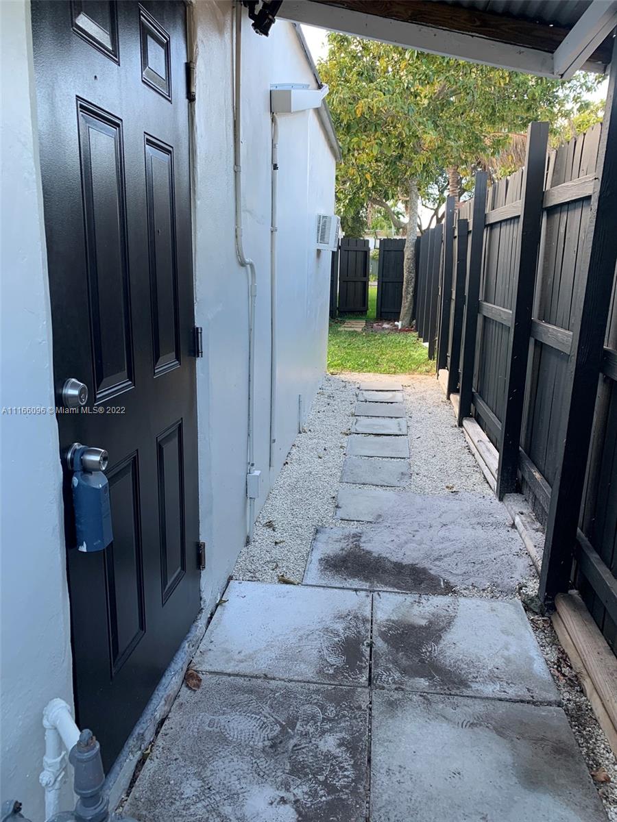 HOLLYWOOD PARK - Residential Lease