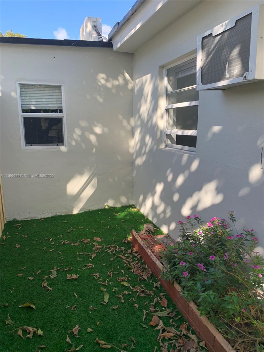 HOLLYWOOD PARK - Residential Lease