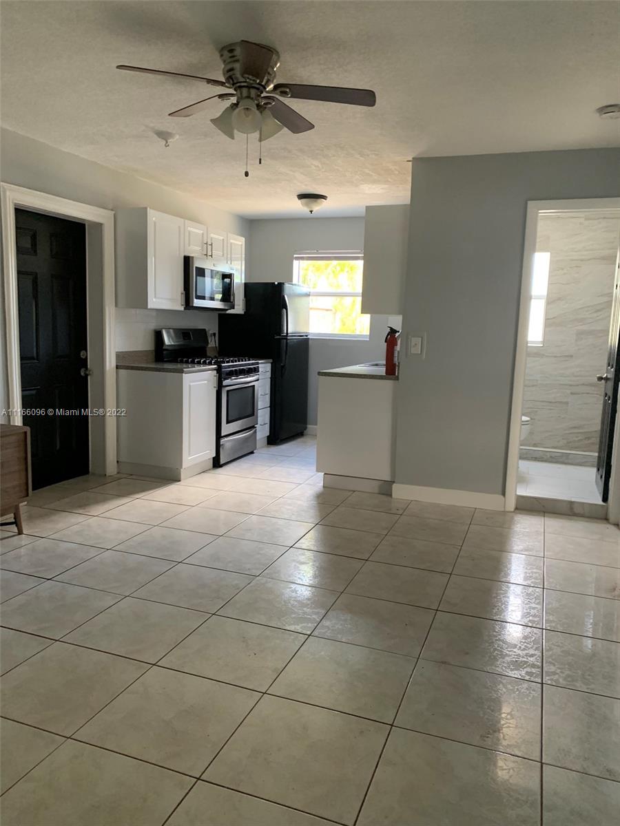 HOLLYWOOD PARK - Residential Lease