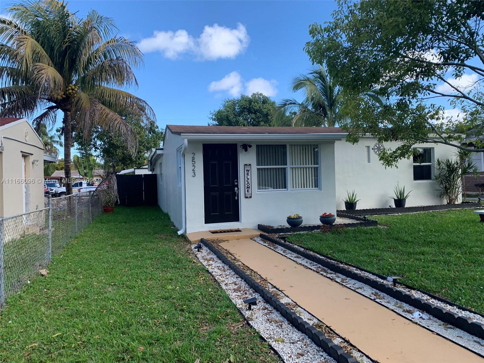 HOLLYWOOD PARK - Residential Lease