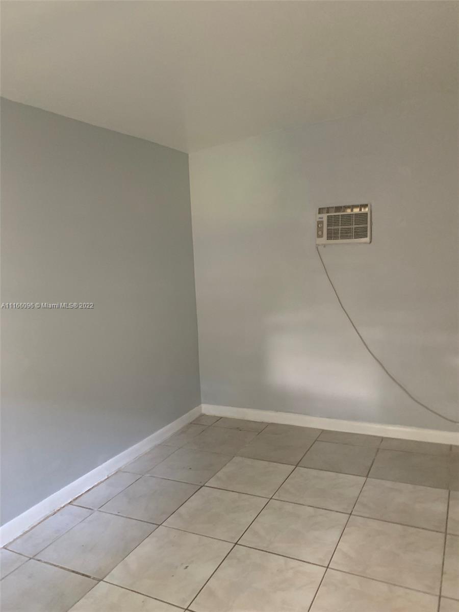 HOLLYWOOD PARK - Residential Lease