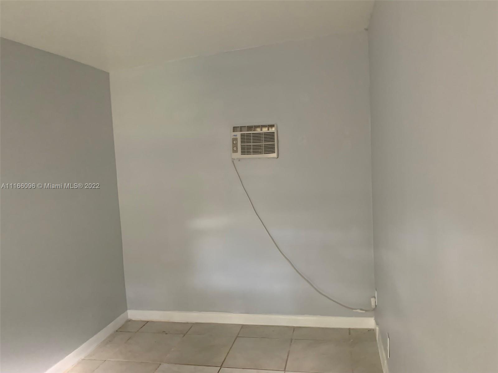 HOLLYWOOD PARK - Residential Lease