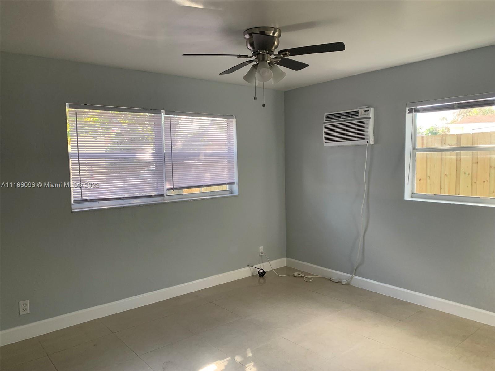 HOLLYWOOD PARK - Residential Lease