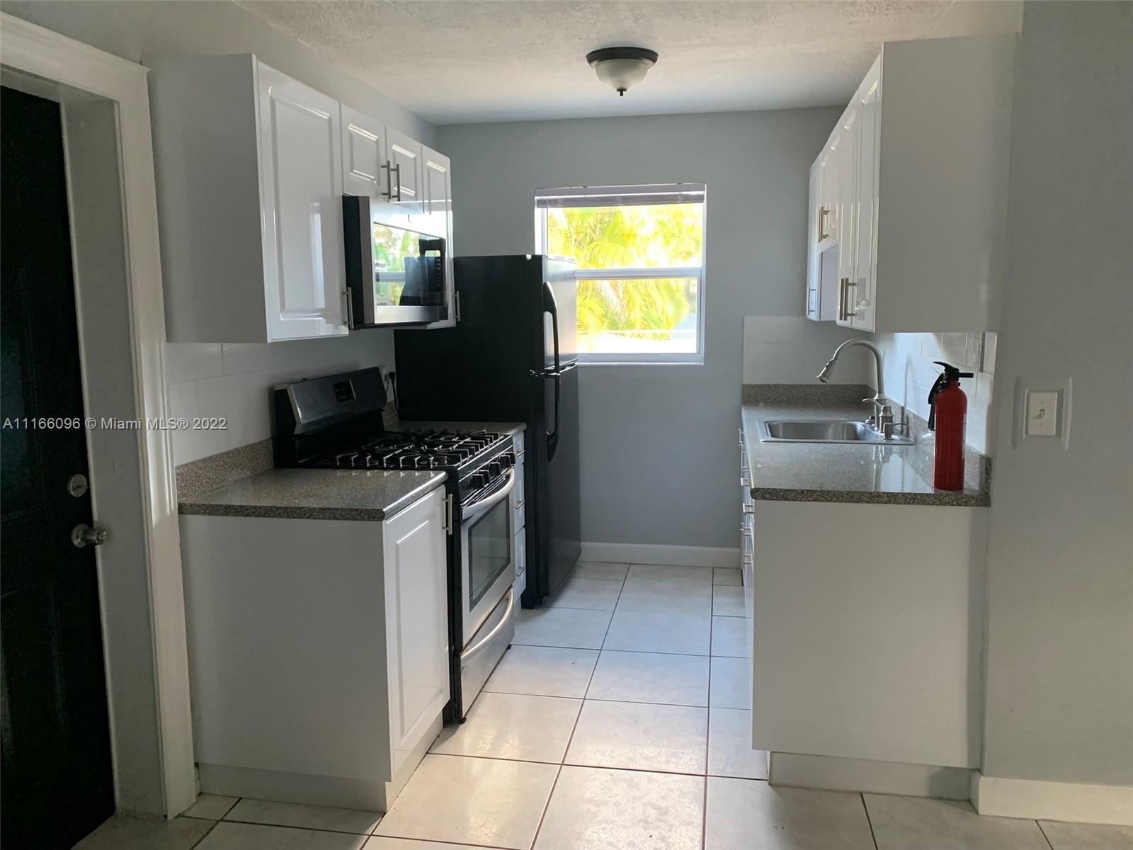 HOLLYWOOD PARK - Residential Lease