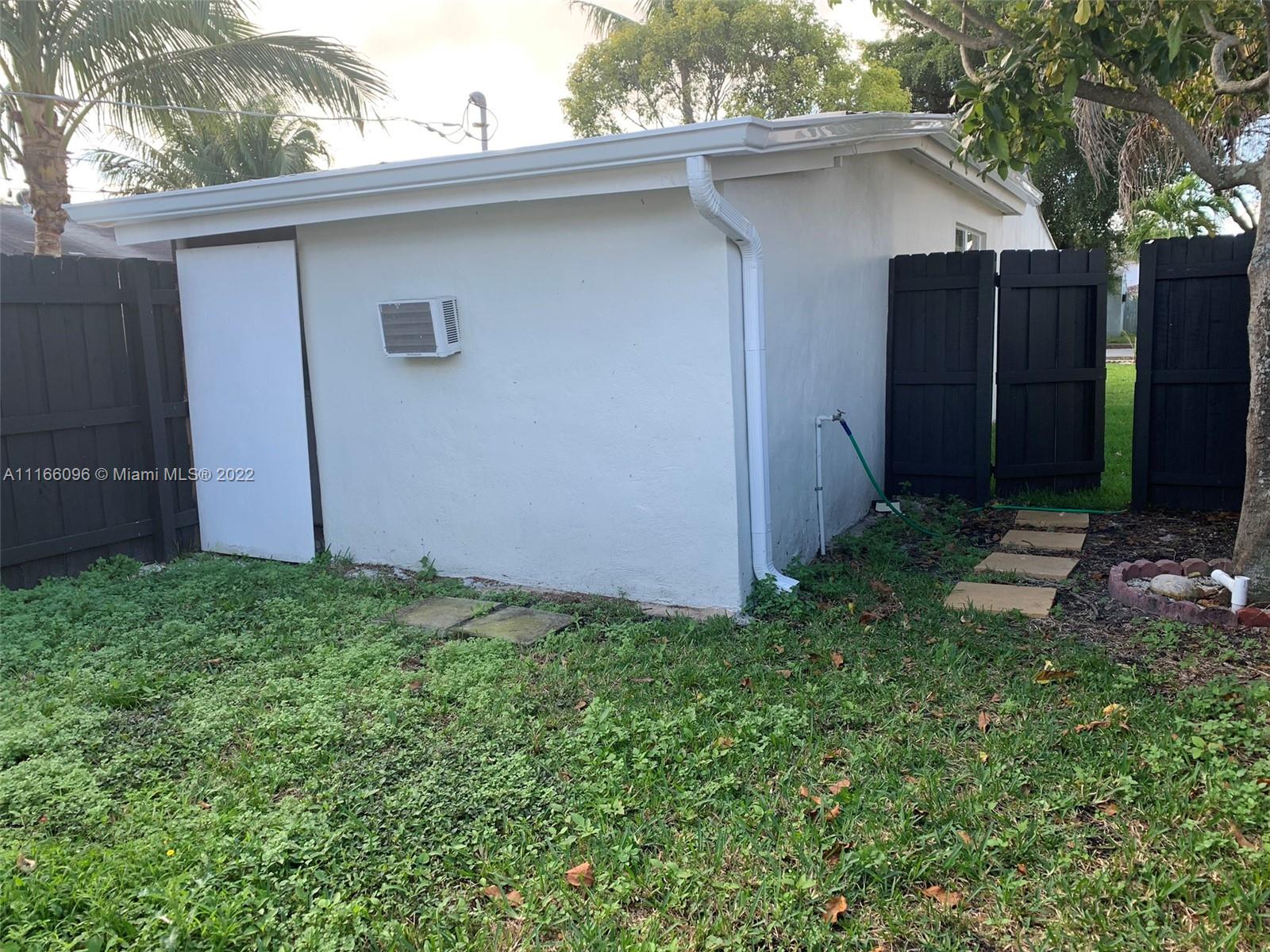 HOLLYWOOD PARK - Residential Lease