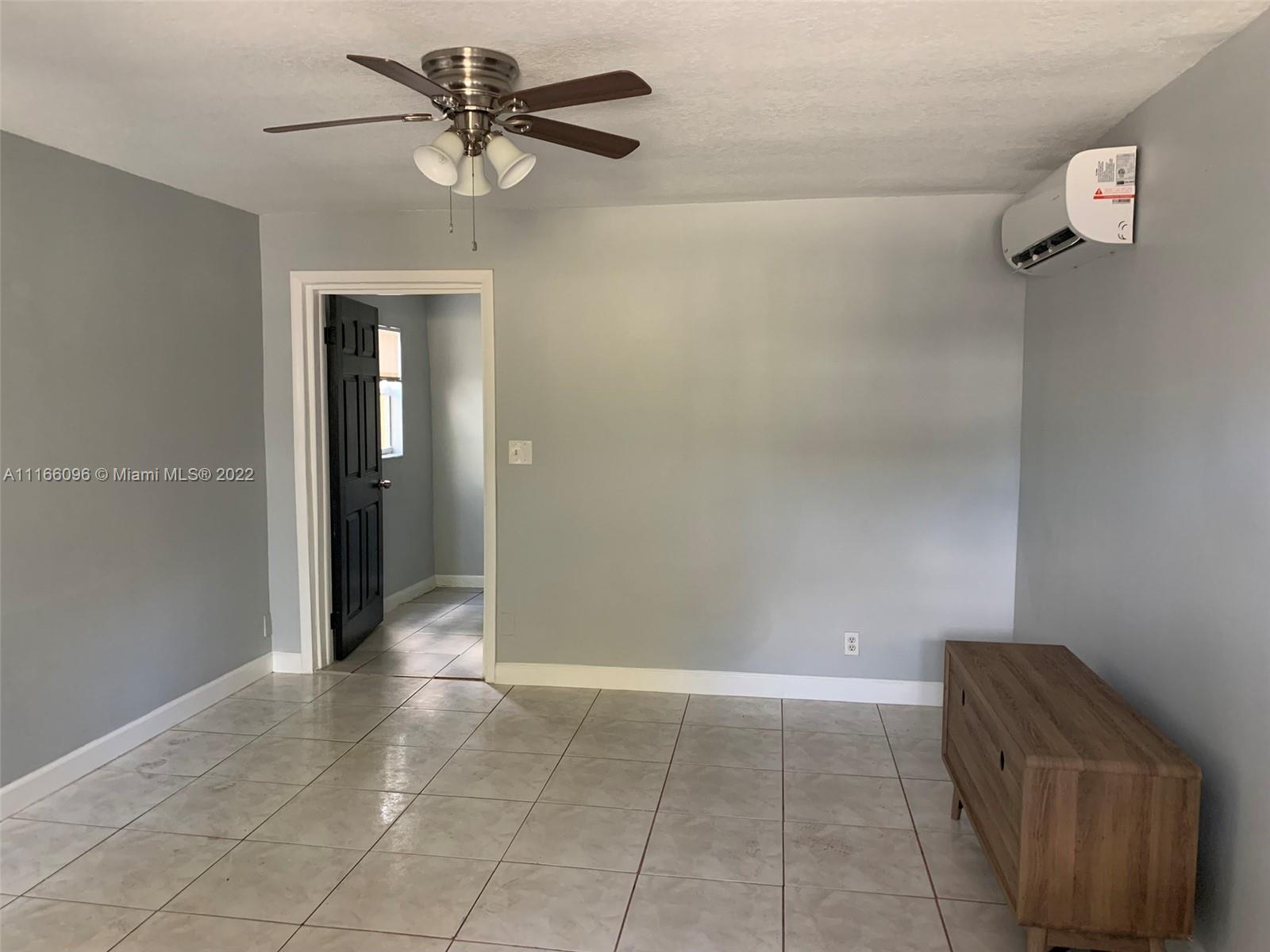 HOLLYWOOD PARK - Residential Lease