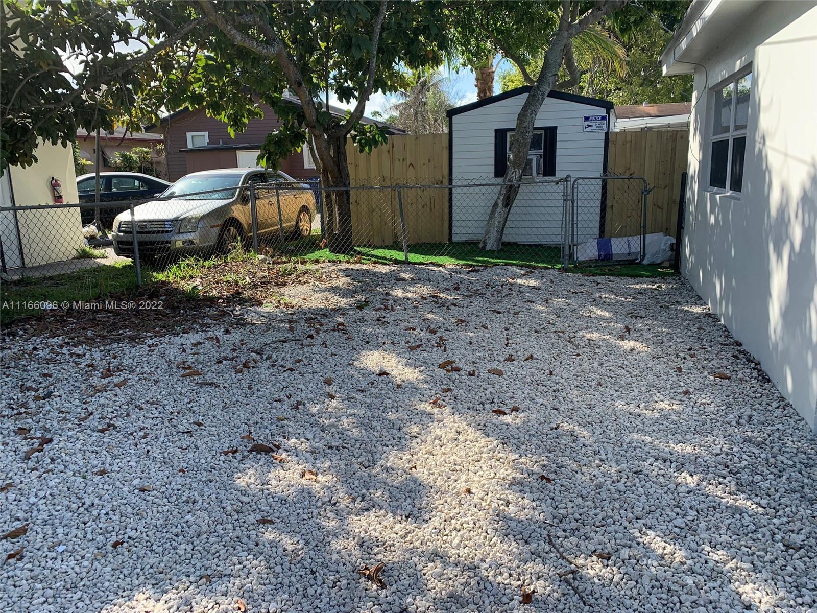 HOLLYWOOD PARK - Residential Lease