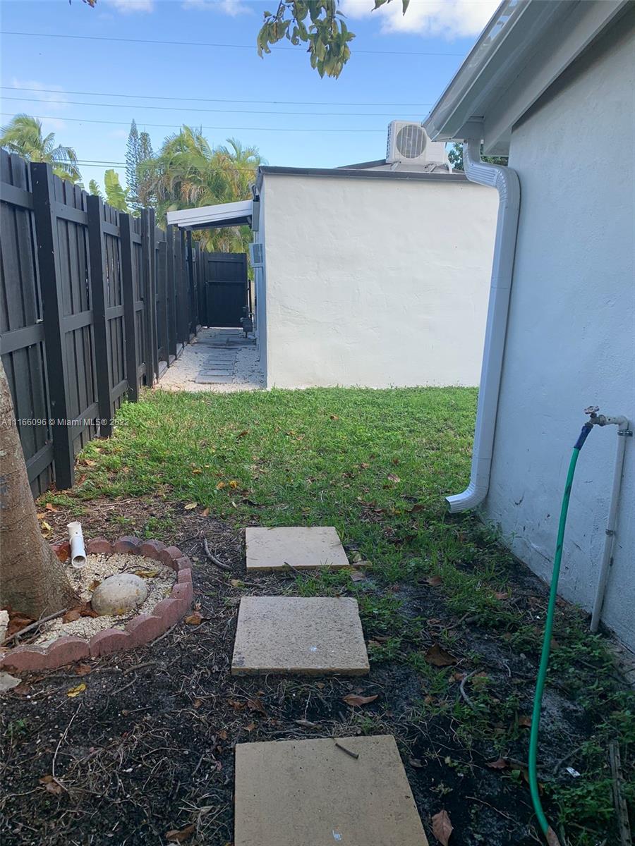 HOLLYWOOD PARK - Residential Lease
