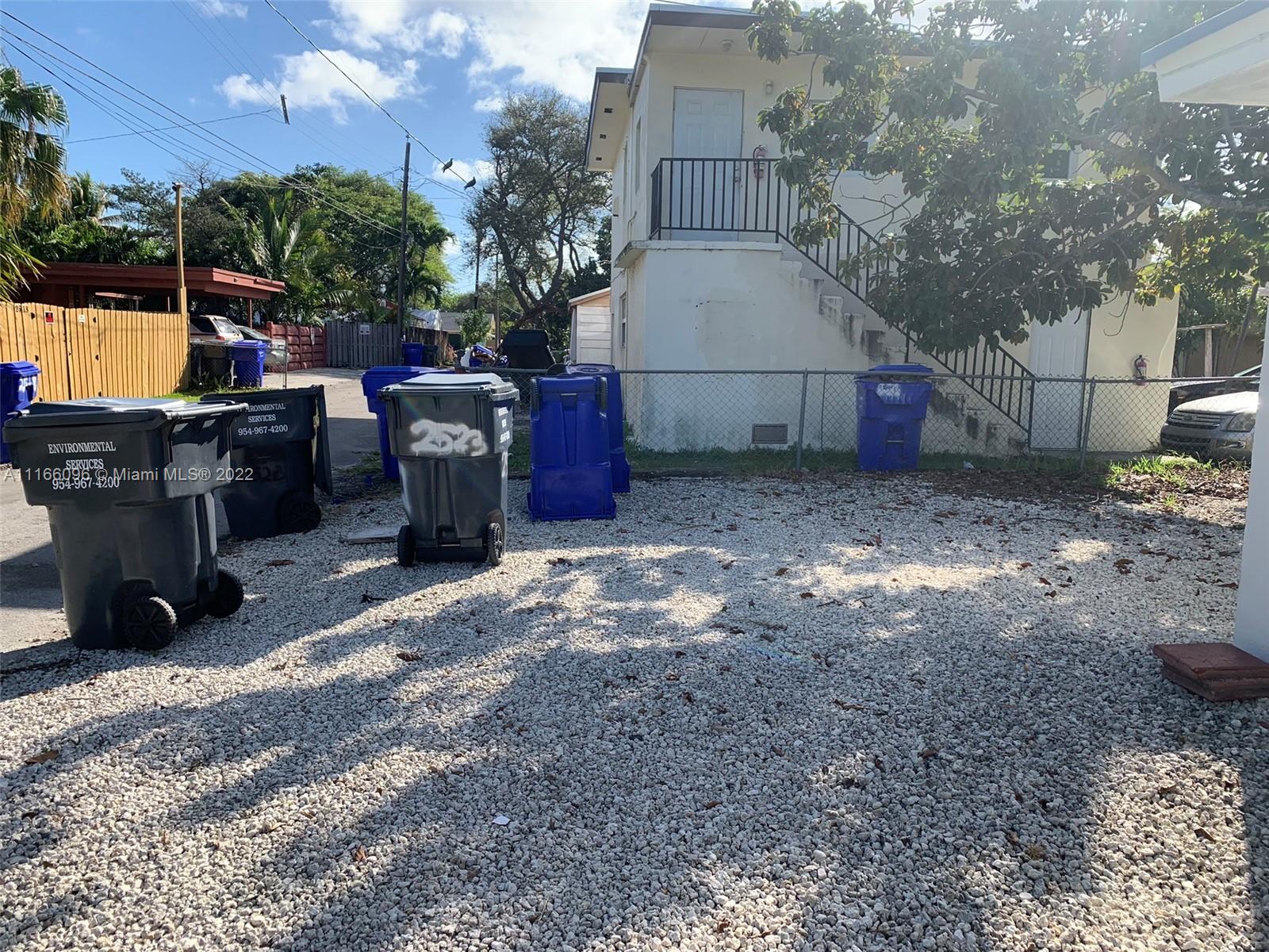 HOLLYWOOD PARK - Residential Lease