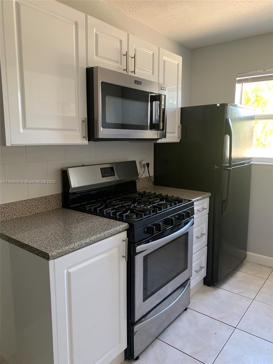 HOLLYWOOD PARK - Residential Lease