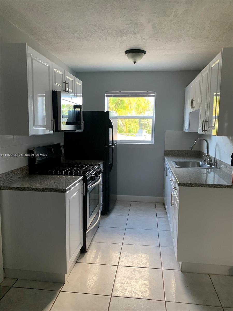 HOLLYWOOD PARK - Residential Lease