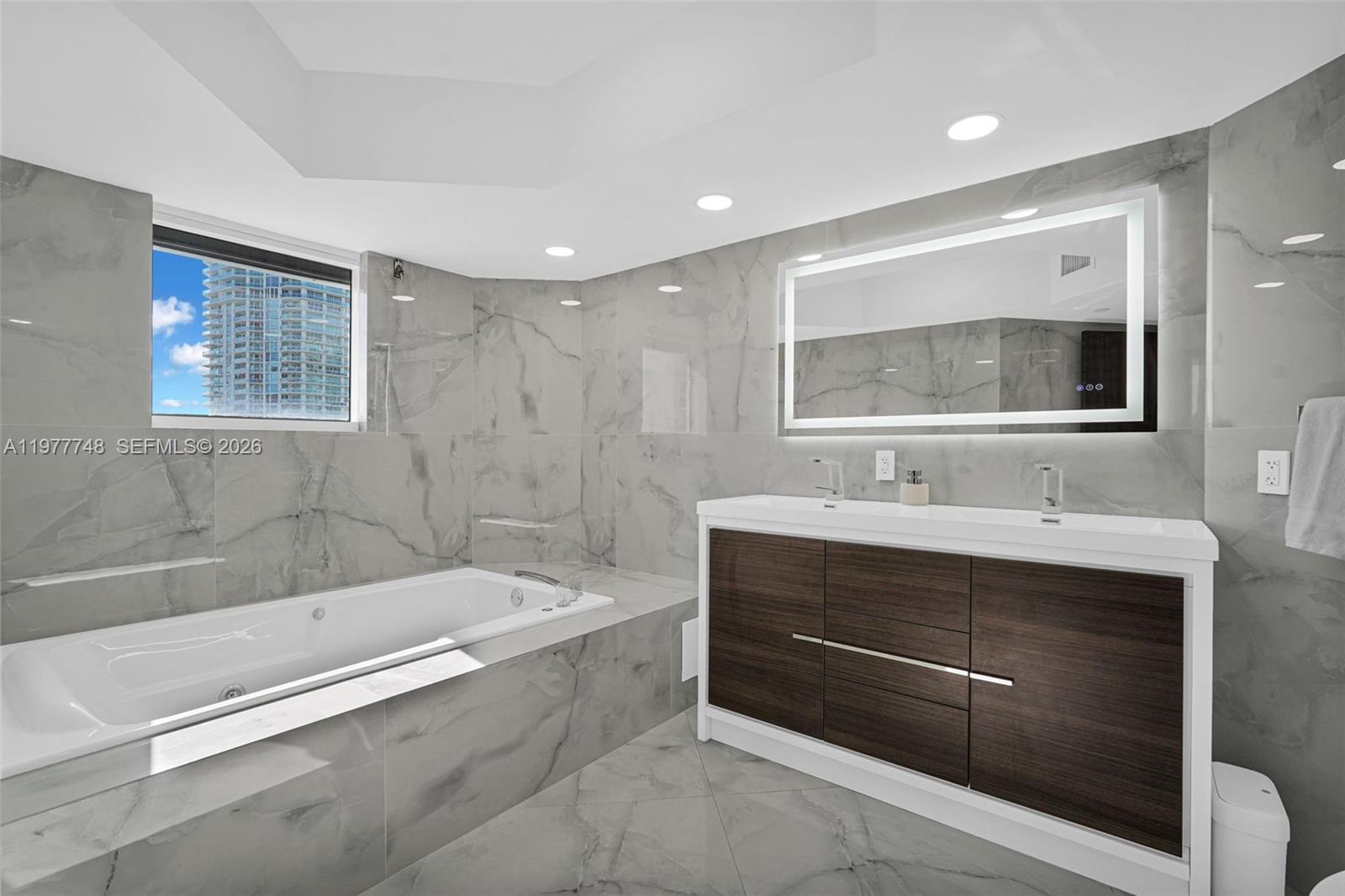 OCEANIA III CONDO - Residential