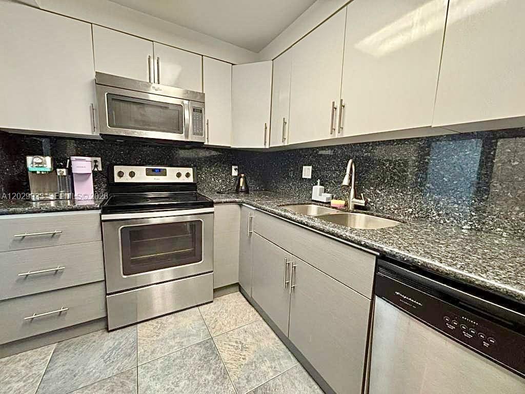 YACHT CLUB CONDO (THE) - Residential