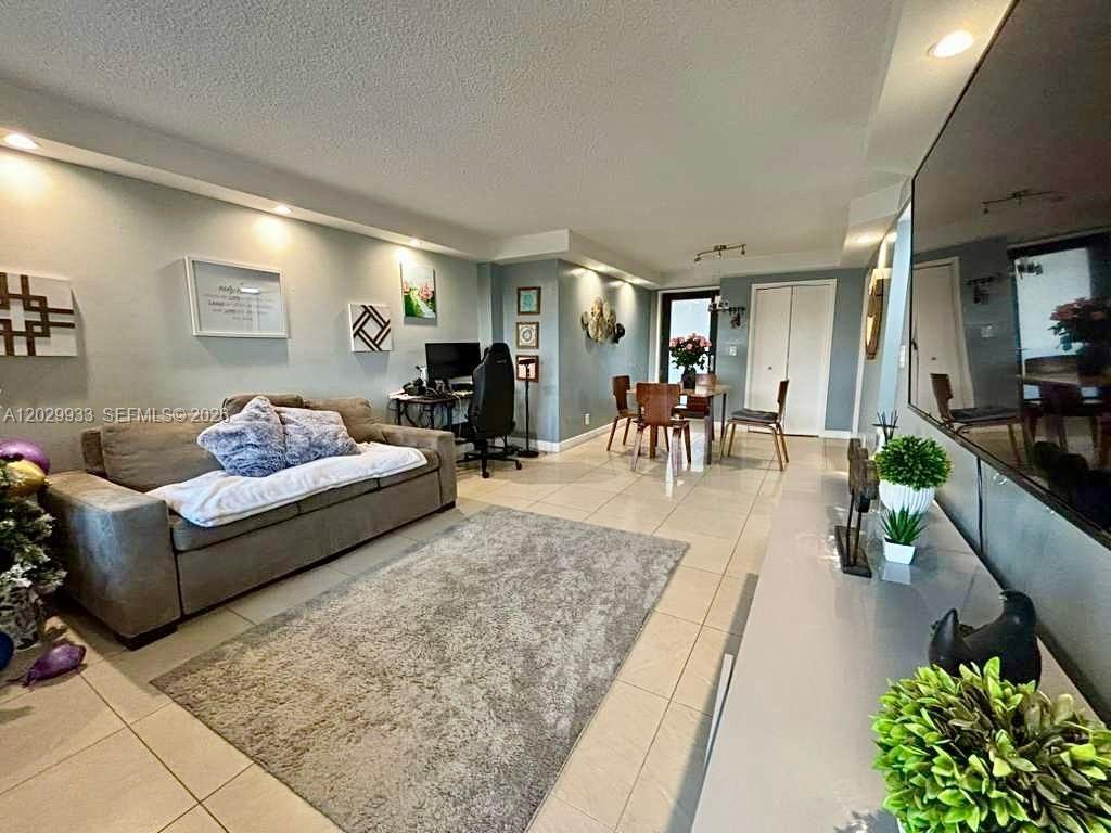YACHT CLUB CONDO (THE) - Residential