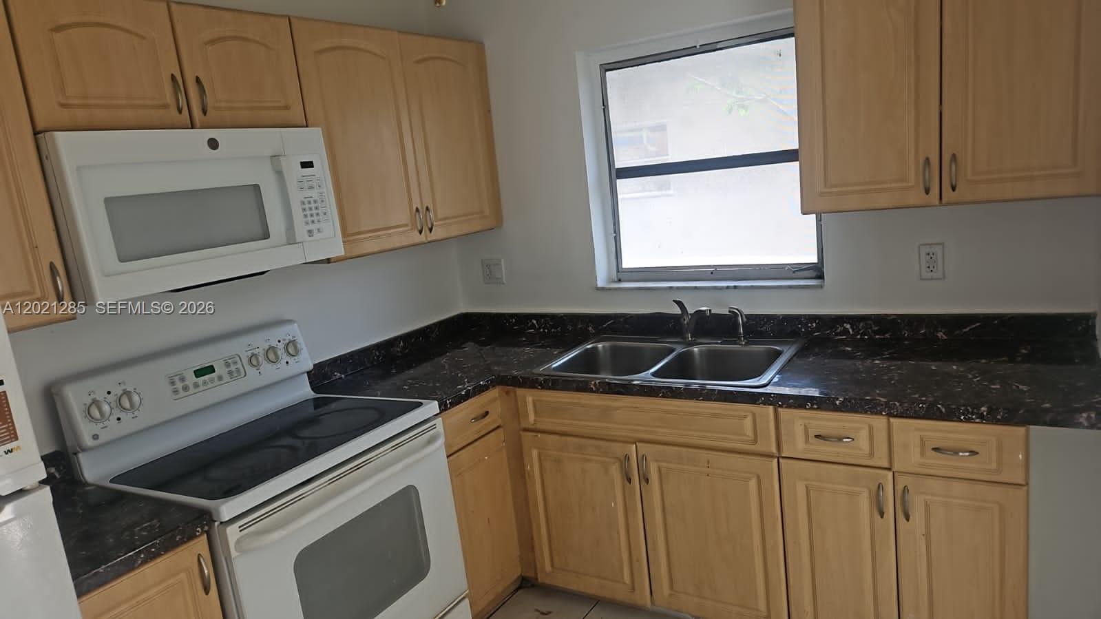 WINDERMERE CONDO NUMBER O - Residential Lease