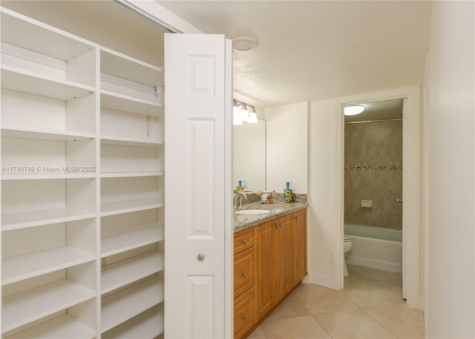 ARLEN BEACH CONDO - Residential