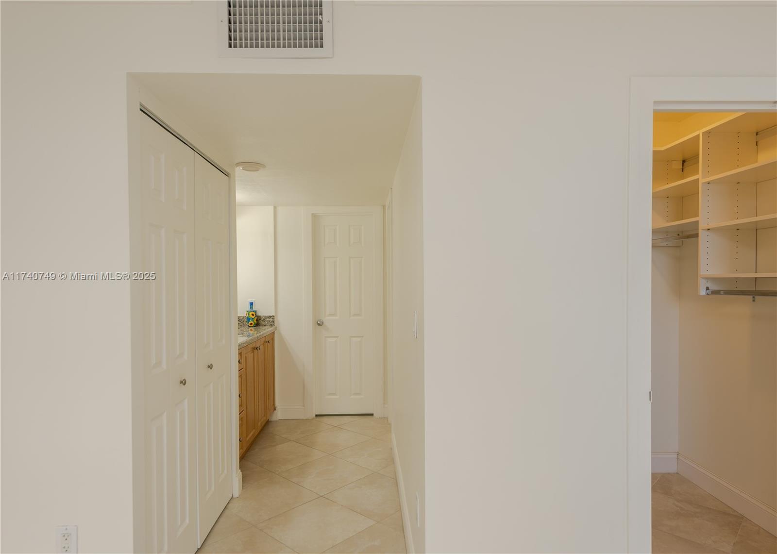 ARLEN BEACH CONDO - Residential