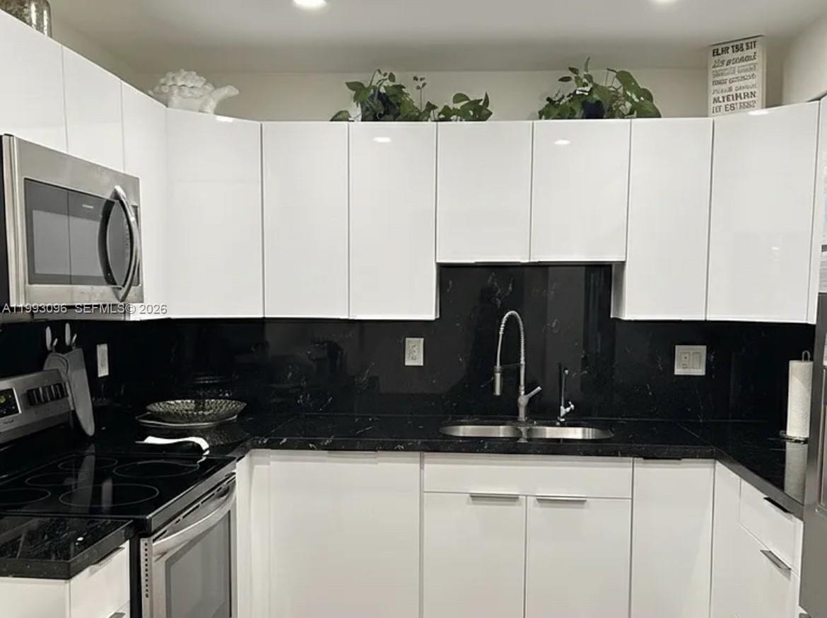 WATERSIDE TOWERS CONDO - Residential