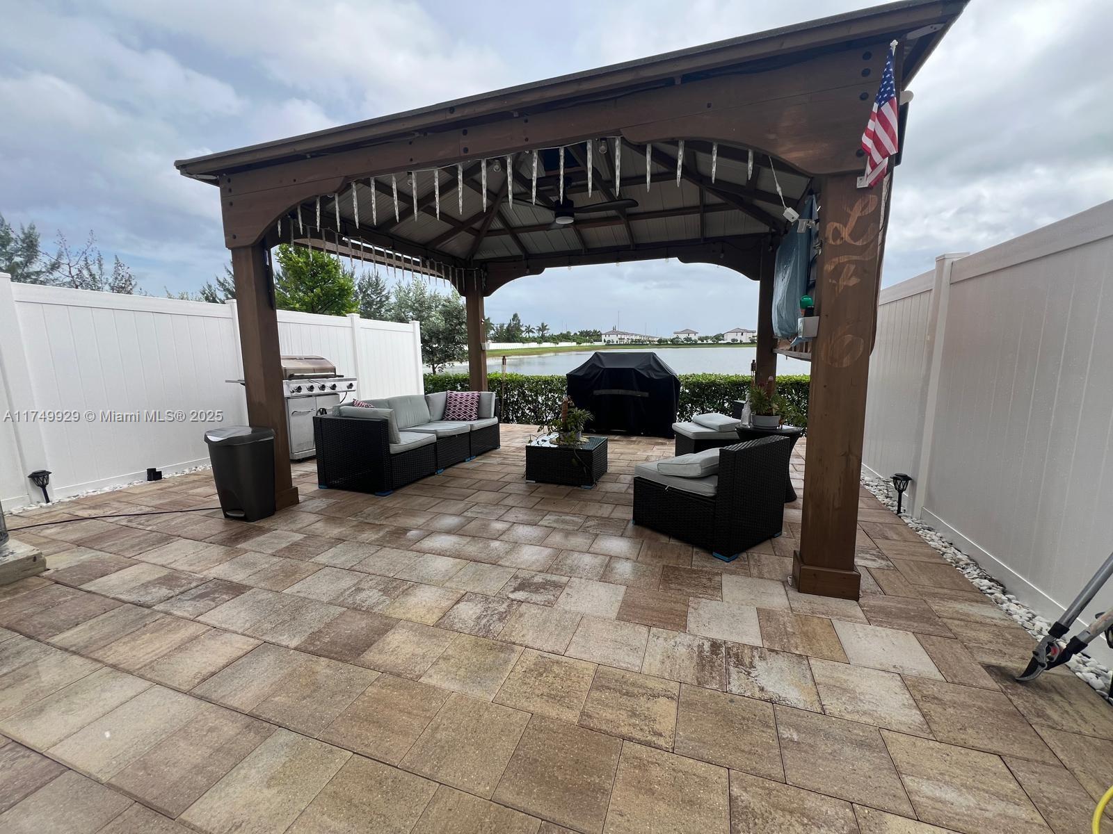 AQUABELLA NORTH - Residential Lease