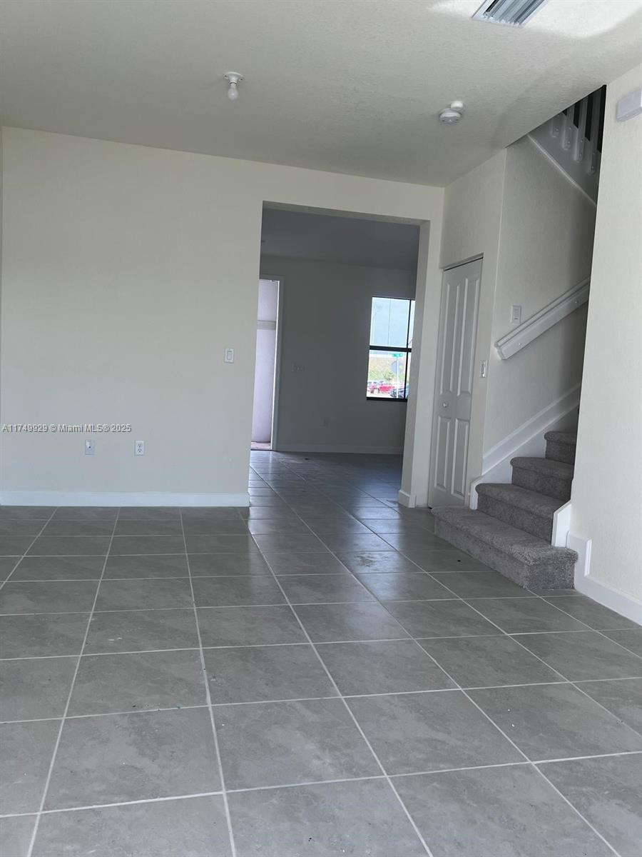 AQUABELLA NORTH - Residential Lease