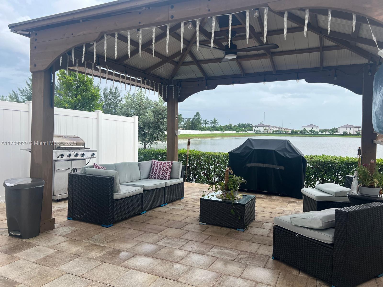 BEAUTIFUL VILLA 3/2. w/ Echo Dot, Ring Doorbell Smart Thermostat & more !! Modern Lighting, Fans, Washer, Dryer & RESORT STYLE CLUBHOUSE ** GREAT & PRIVATE LOCATION ACROSS FROM THE PARK !! Live in this Villa Just Minutes From the Future American Dream Mall. Close to Doral, Miami Lakes, Hialeah, Plametto 826 and I75.