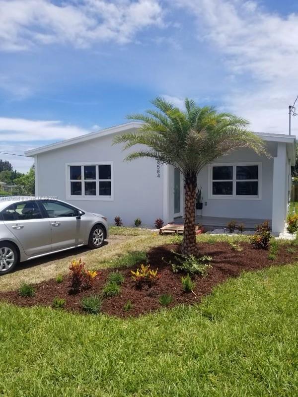 NEW CONSTRUCTION Corner lot 3/1/1 CBS home Beautiful kitchen stainless steel appliances must see.