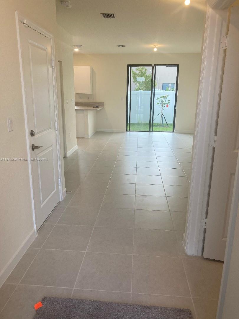 AQUABELLA NORTH REPLAT - Residential Lease