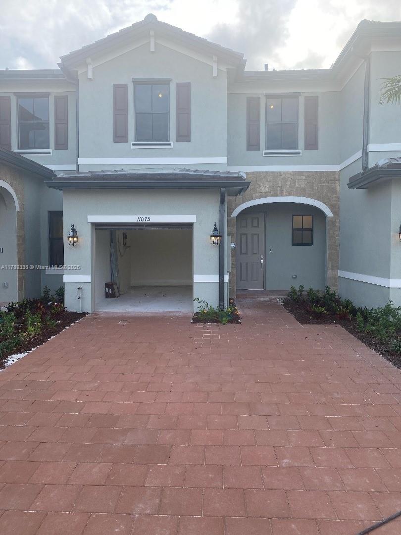 AQUABELLA NORTH REPLAT - Residential Lease